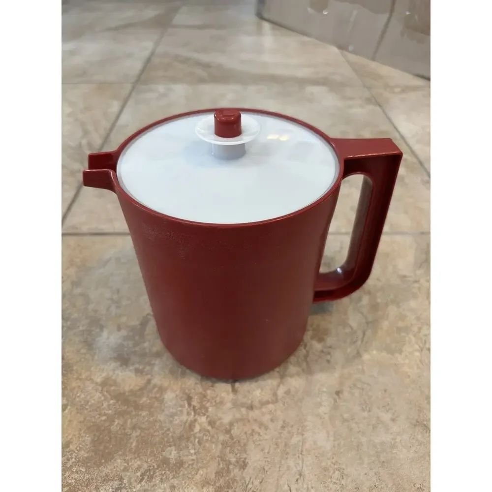 Vintage Red Tupperware 1-1/2 Quart Pitcher 1575-5 With Push Button Lid